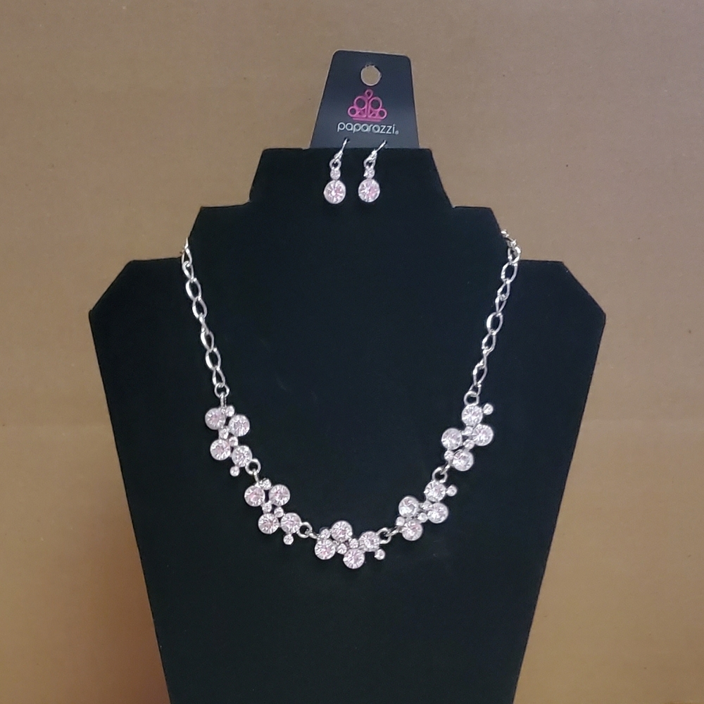 Paparazzi Blockbuster Hollywood Hills Necklace Set
